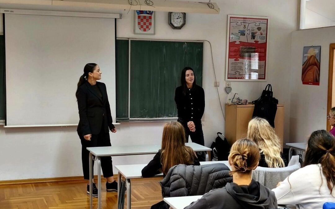 Dramska skupina u društvu glumice Nike Lasić