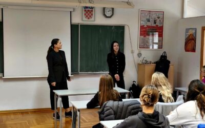 Dramska skupina u društvu glumice Nike Lasić